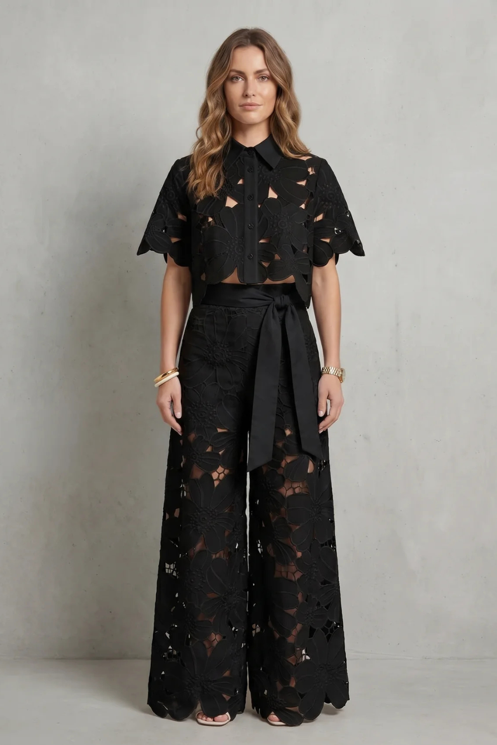 Bellarisse – Elegância em renda bordada – Conjunto top e saia