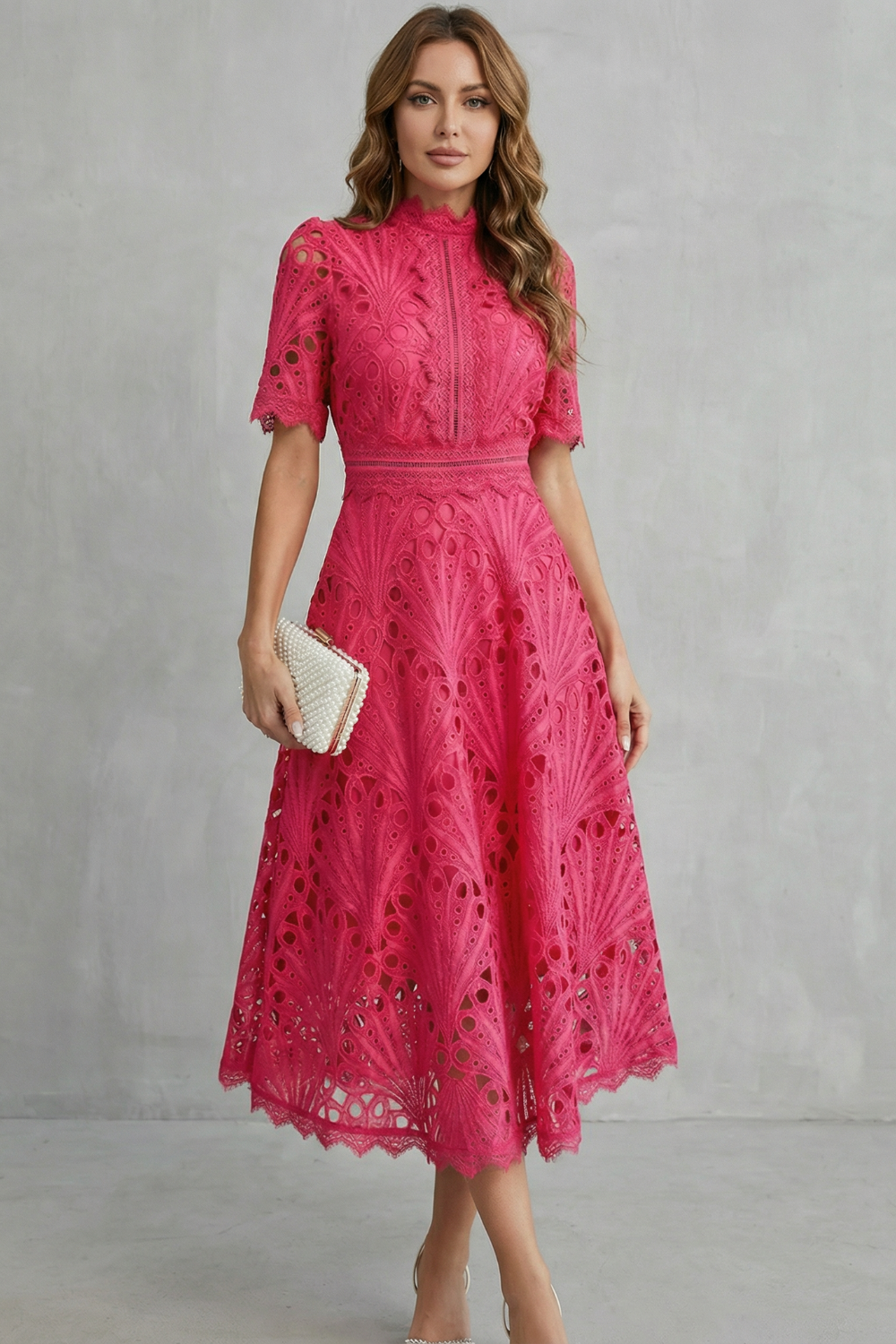 Charlisse – Refinamento em renda ornamental – Vestido midi gola alta