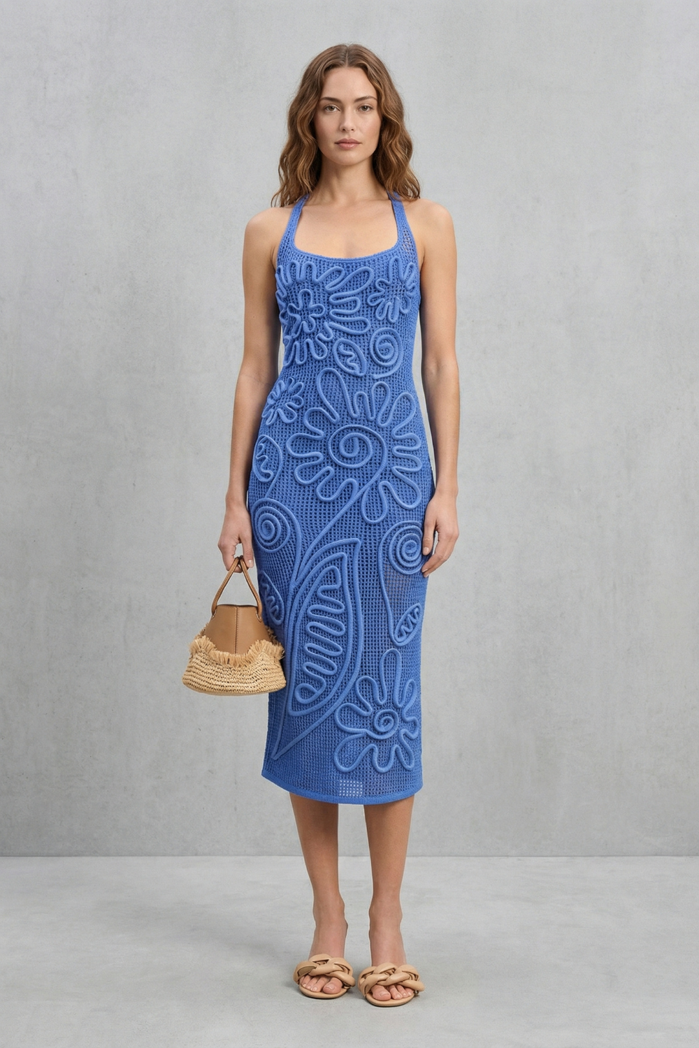 Fiorèra – Flor de crochê esculpida – Vestido midi texturizado