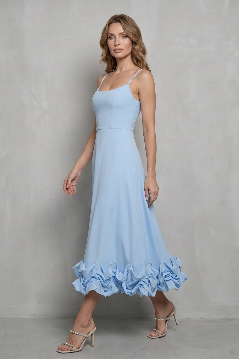 Elowenne – Babado romântico na barra – Vestido midi sem alças