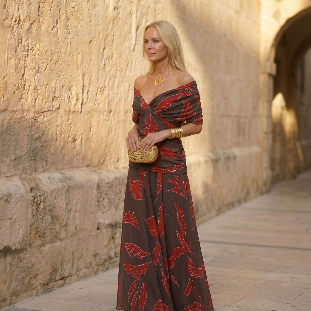 Poppy | Vestido Vermelho com Decote em V e Estampa de Folhas