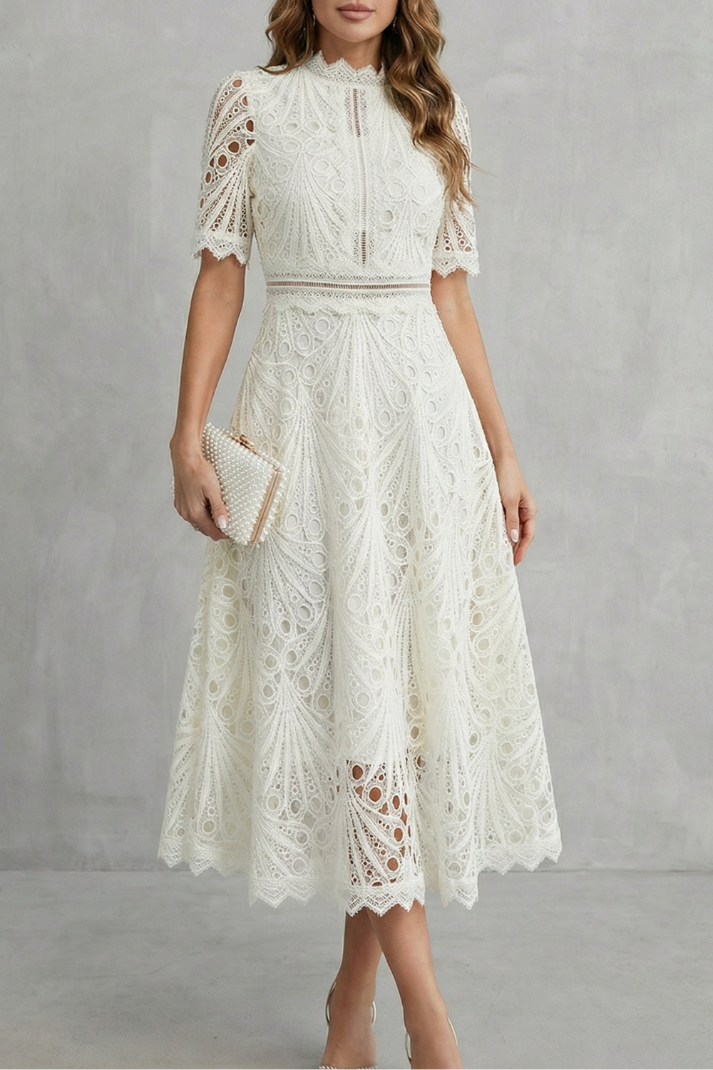Charlisse – Refinamento em renda ornamental – Vestido midi gola alta