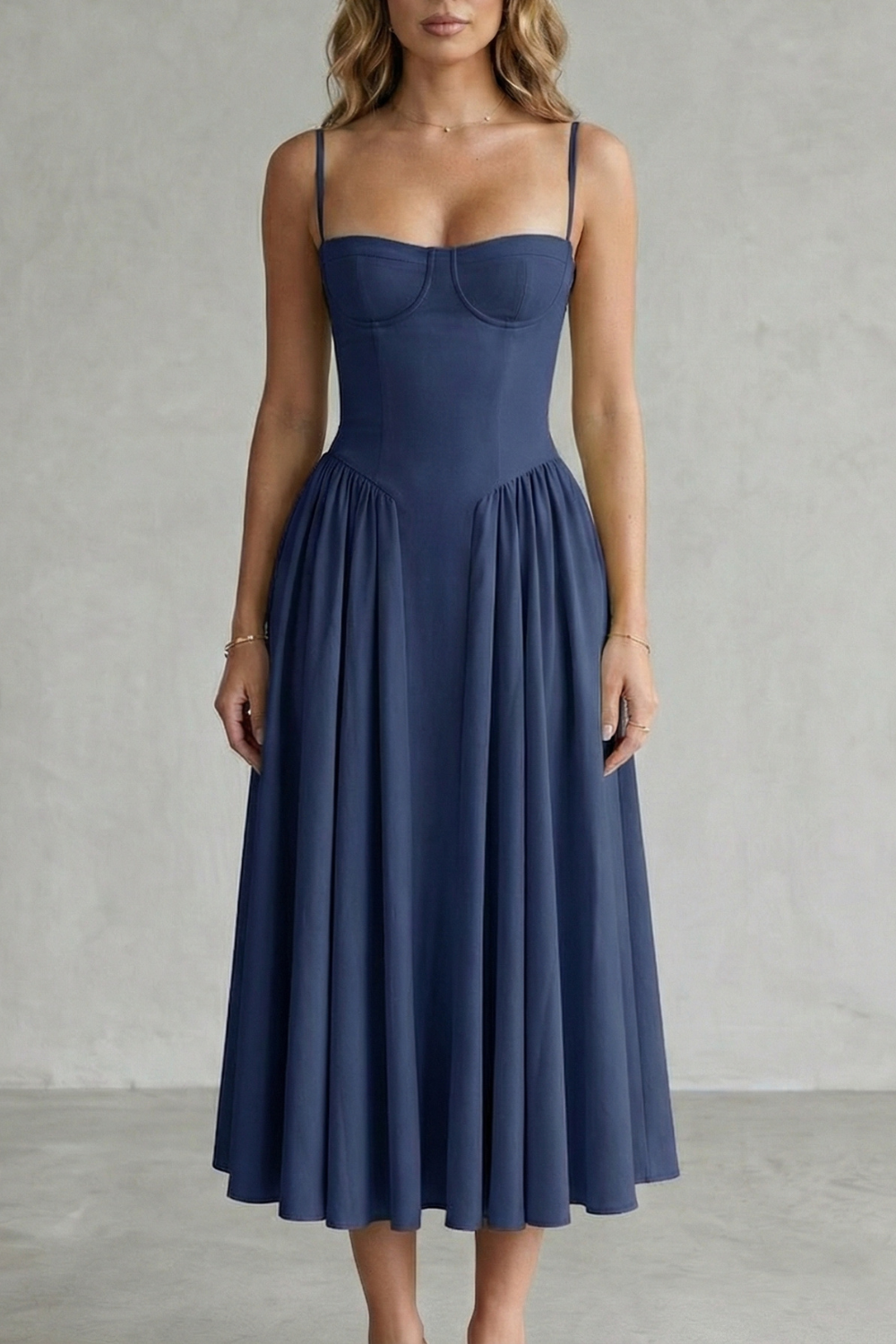 Calliope – Estrutura atemporal – Vestido Midi Feminino Estruturado sem Mangas