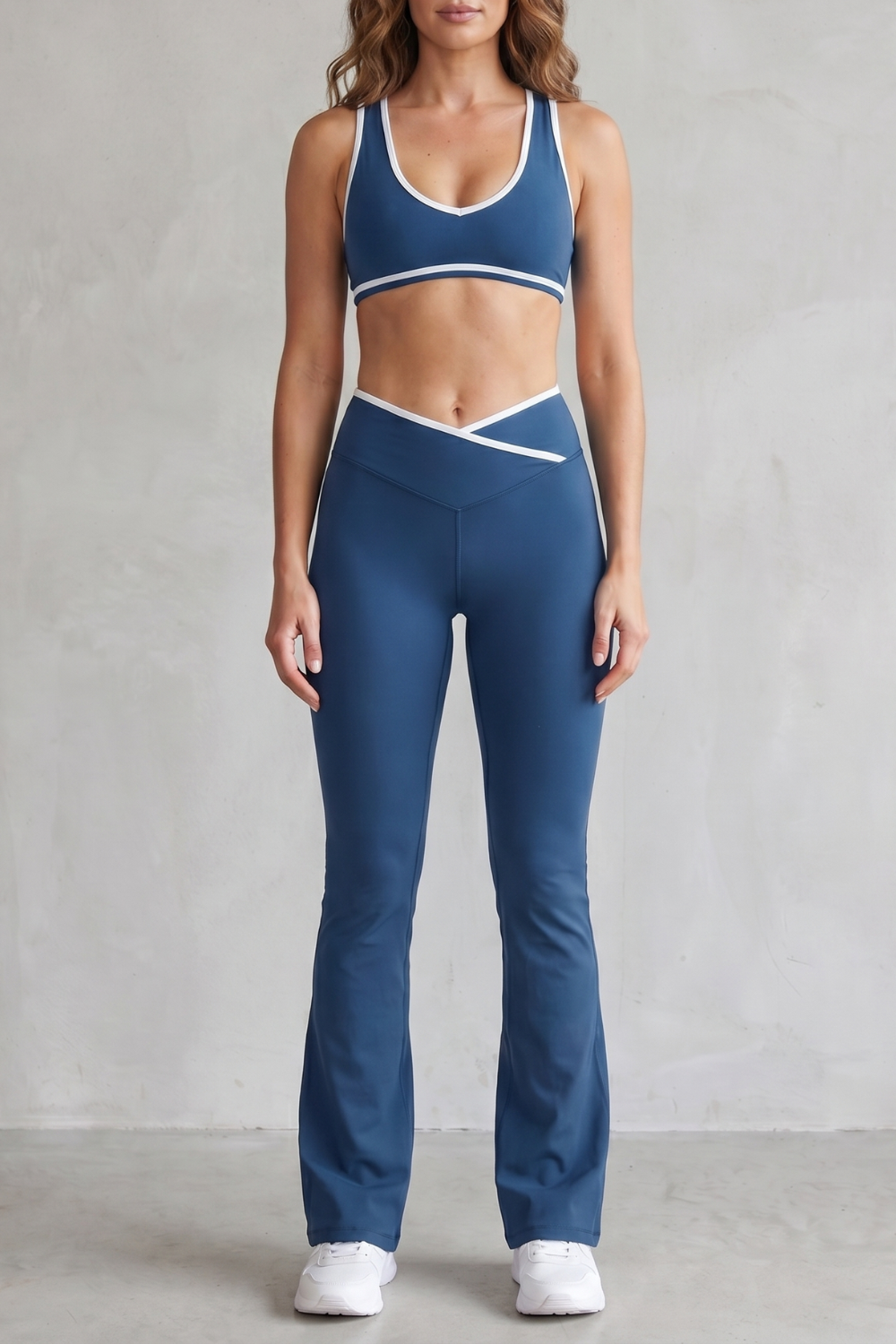Aurelia – Conjunto de activewear com detalhes em contraste