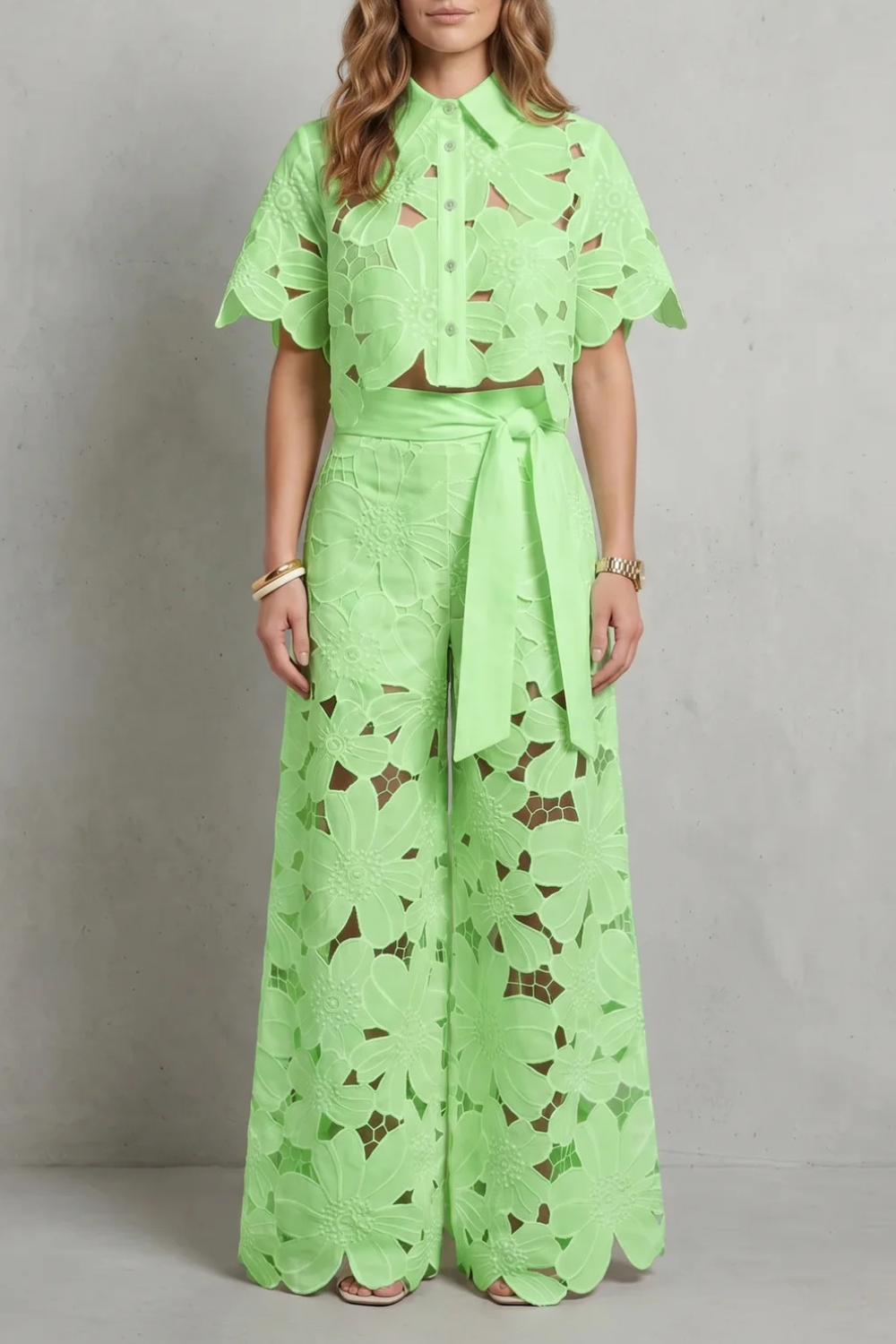 Bellarisse – Elegância em renda bordada – Conjunto top e saia