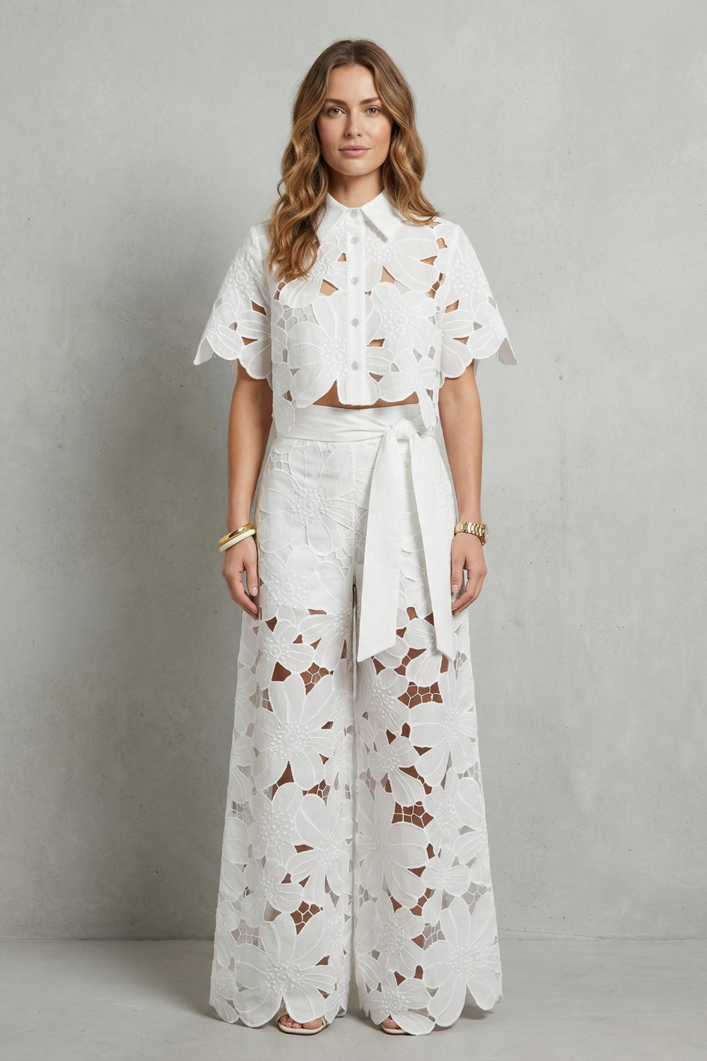Bellarisse – Elegância em renda bordada – Conjunto top e saia