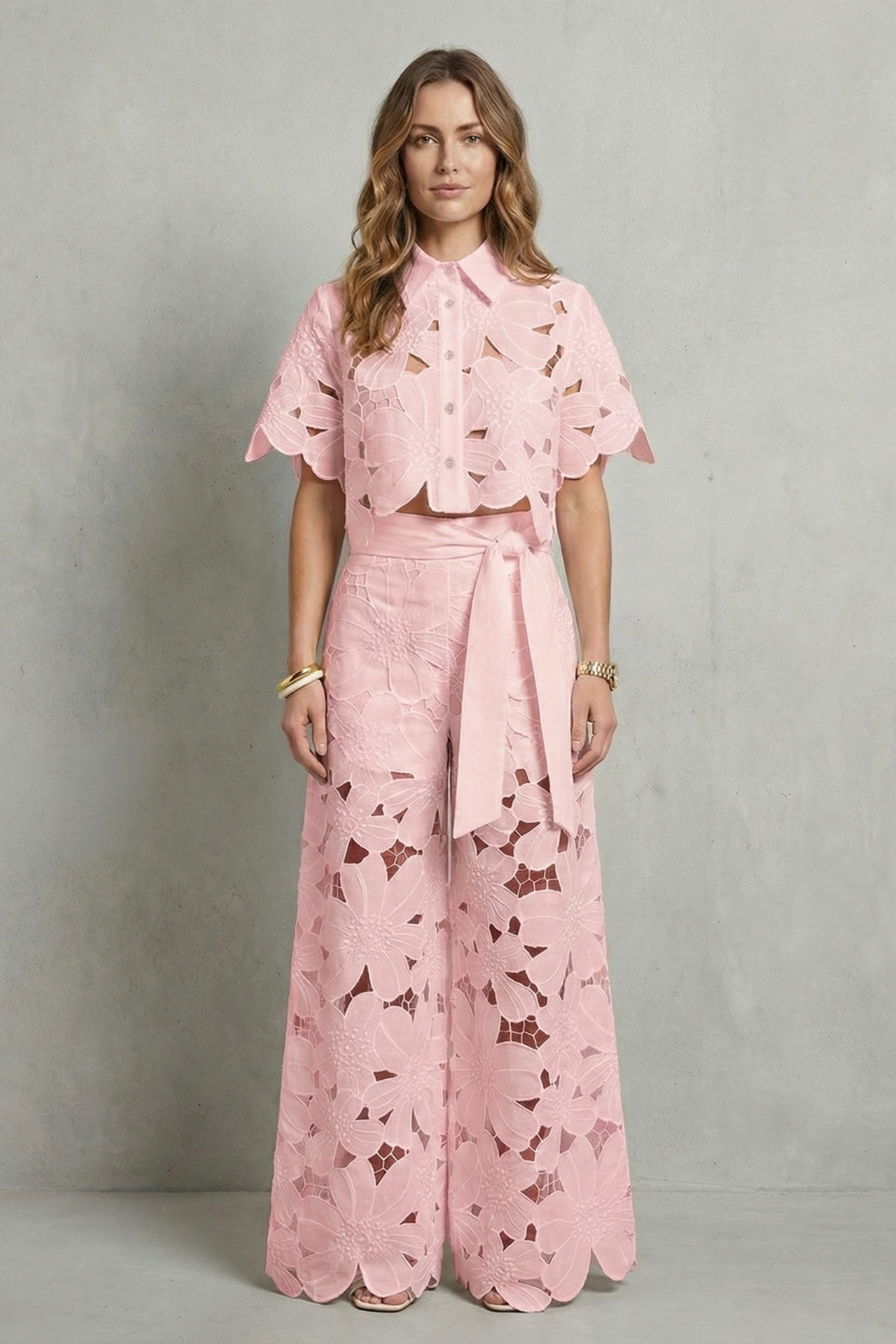 Bellarisse – Elegância em renda bordada – Conjunto top e saia