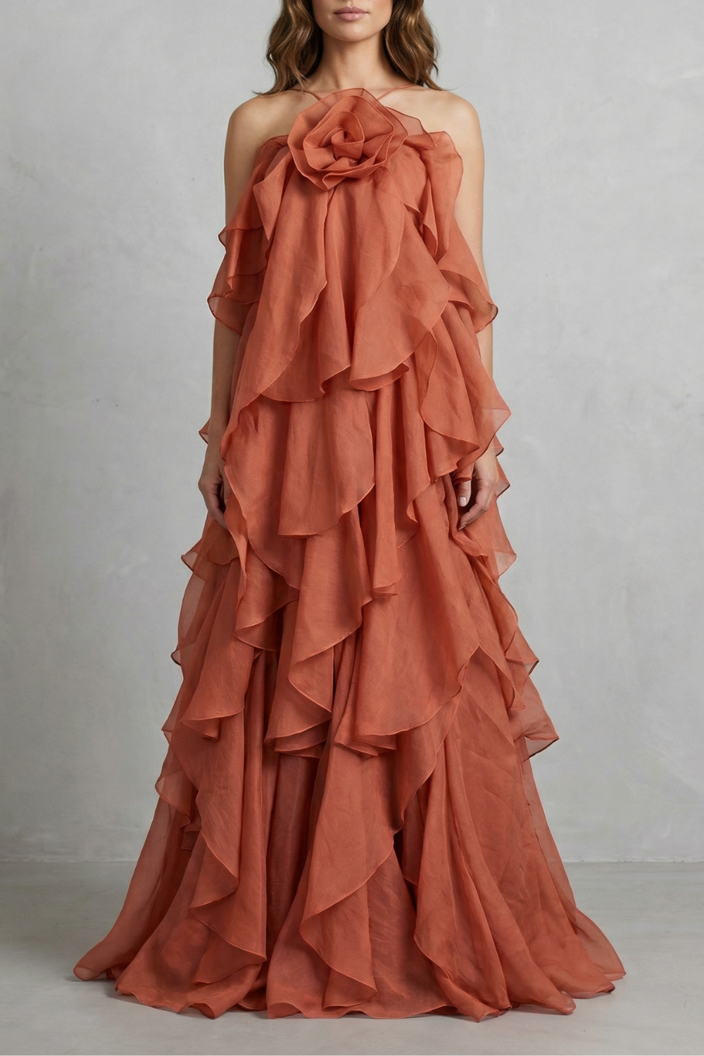 Bellarose – Vestido longo com babados sobrepostos em destaque
