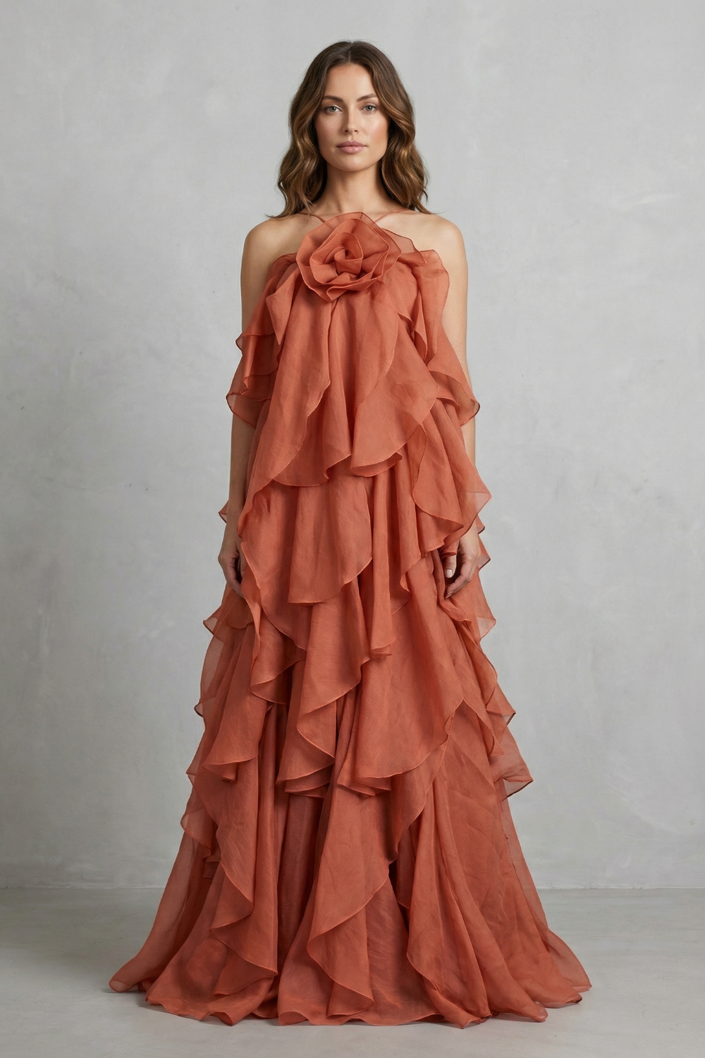 Bellarose – Vestido longo com babados sobrepostos em destaque