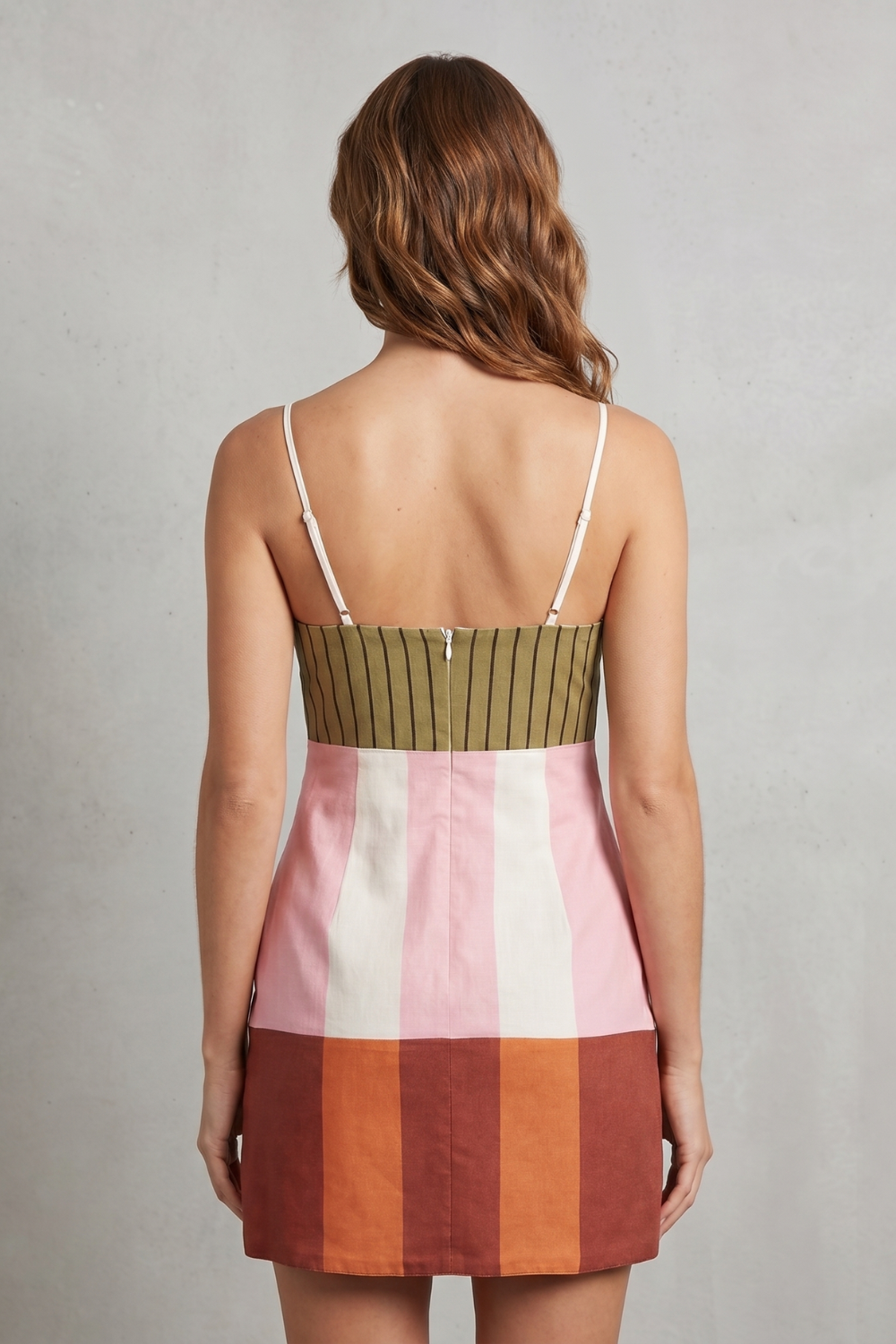 Calissia – Charme color block geométrico – Vestido curto