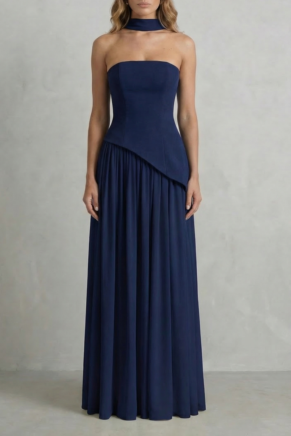 Celestara – Drapeado esculpido com fenda – Vestido longo tomara que caia