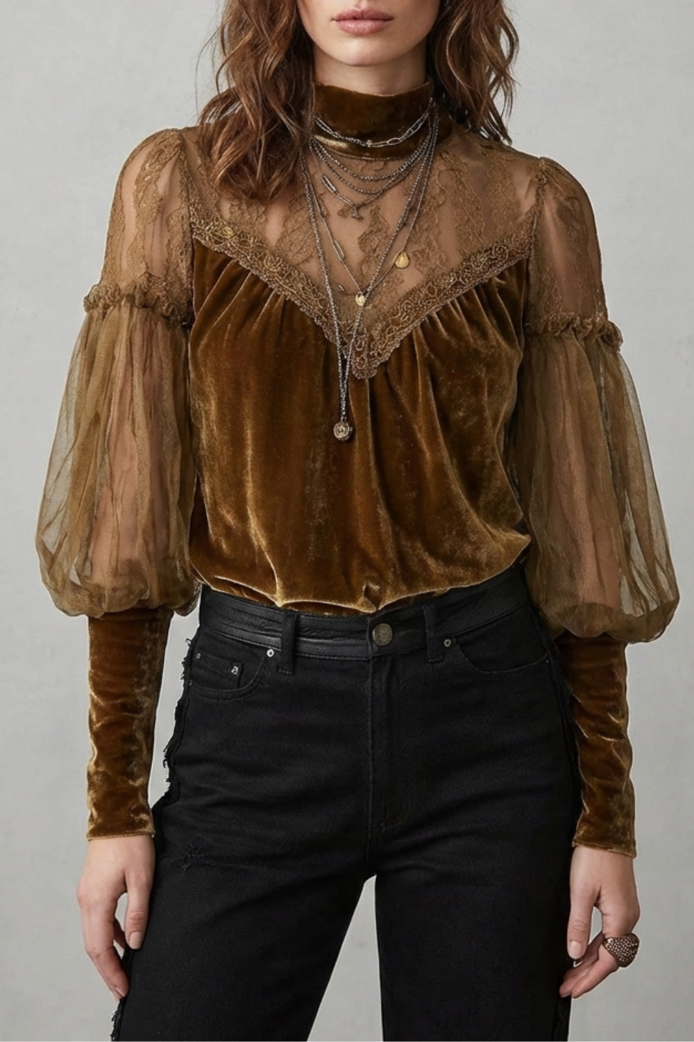 Elayssia – Detalhe em renda transparente – Blusa de veludo com gola alta