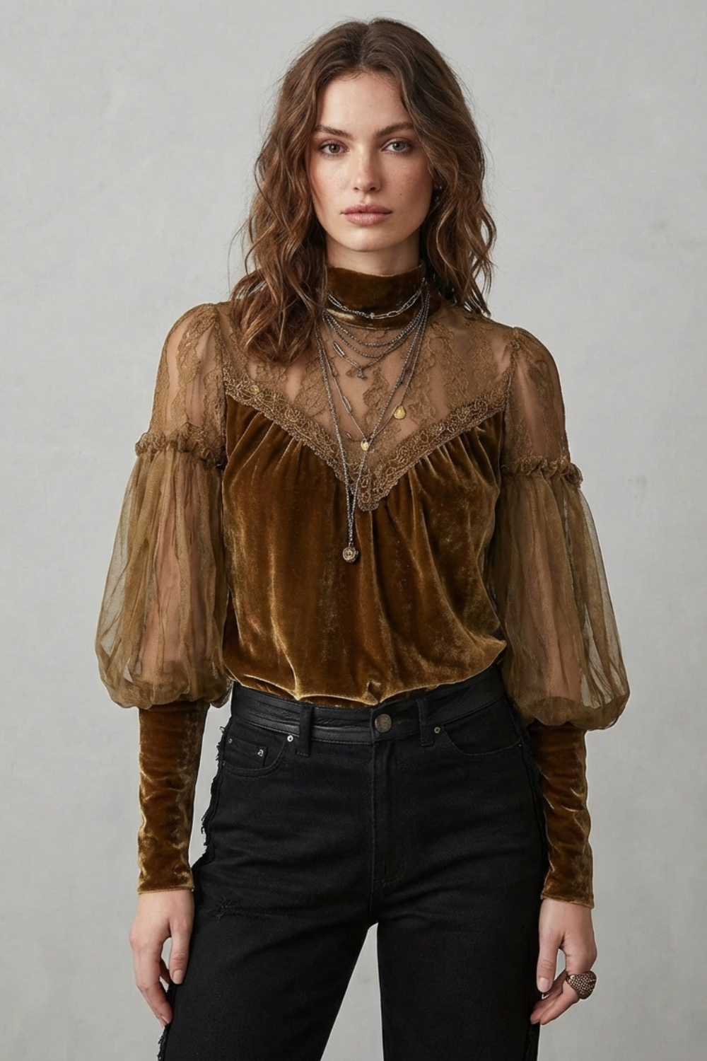 Elayssia – Detalhe em renda transparente – Blusa de veludo com gola alta