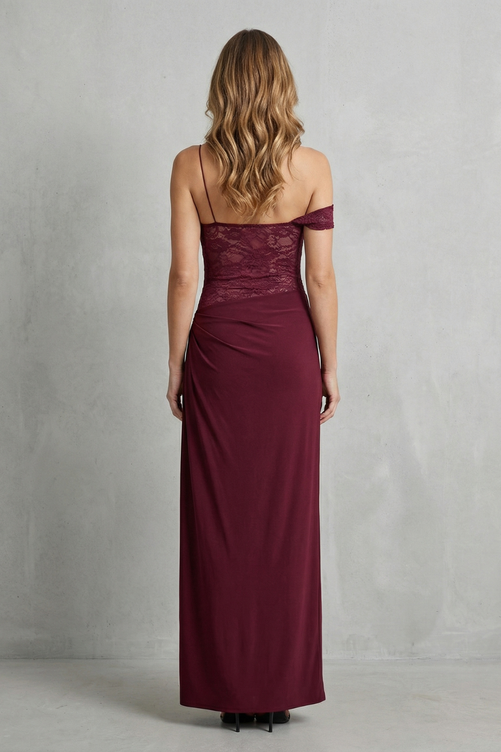 Emily – Romance atemporal – Vestido Longo Elegante de Renda Feminino