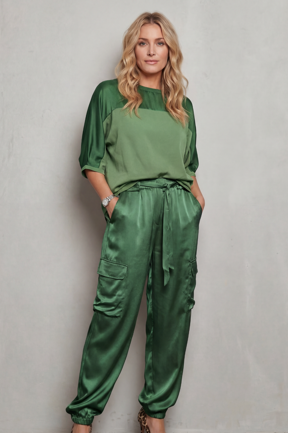 Finley – Conjunto Lounge de Cetim com Bolsos Cargo