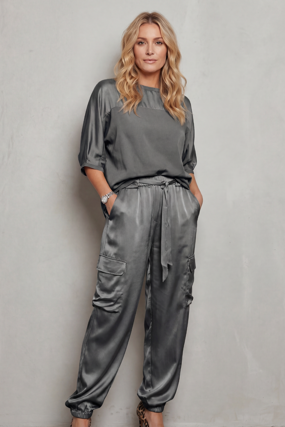 Finley – Conjunto Lounge de Cetim com Bolsos Cargo