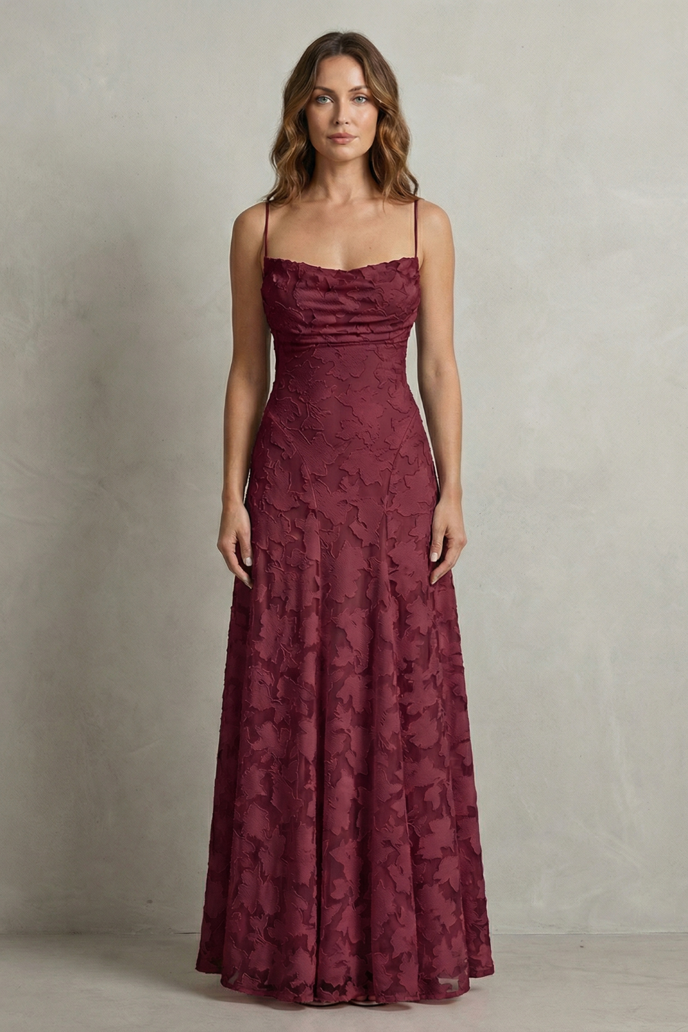 Florielle – Silhueta floral romântica – Vestido longo sem mangas