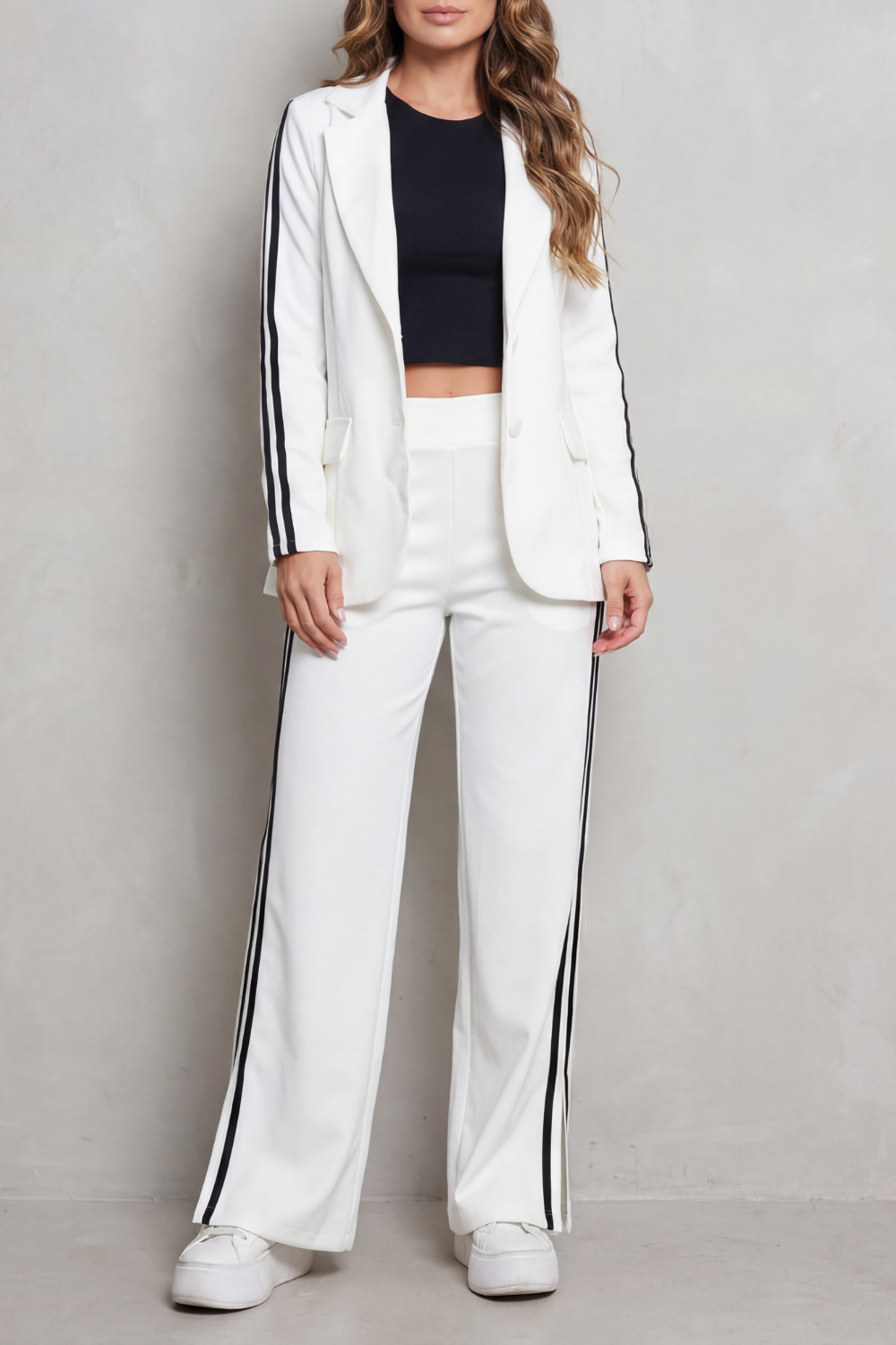 Ishie – Detalhes de listras – Conjunto esportivo elegante