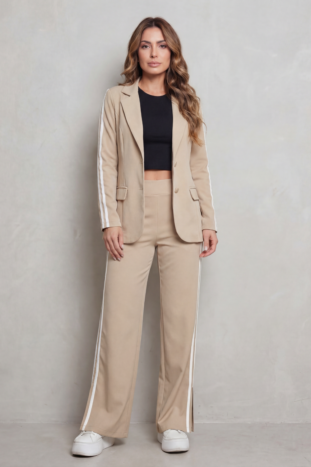 Ishie – Detalhes de listras – Conjunto esportivo elegante