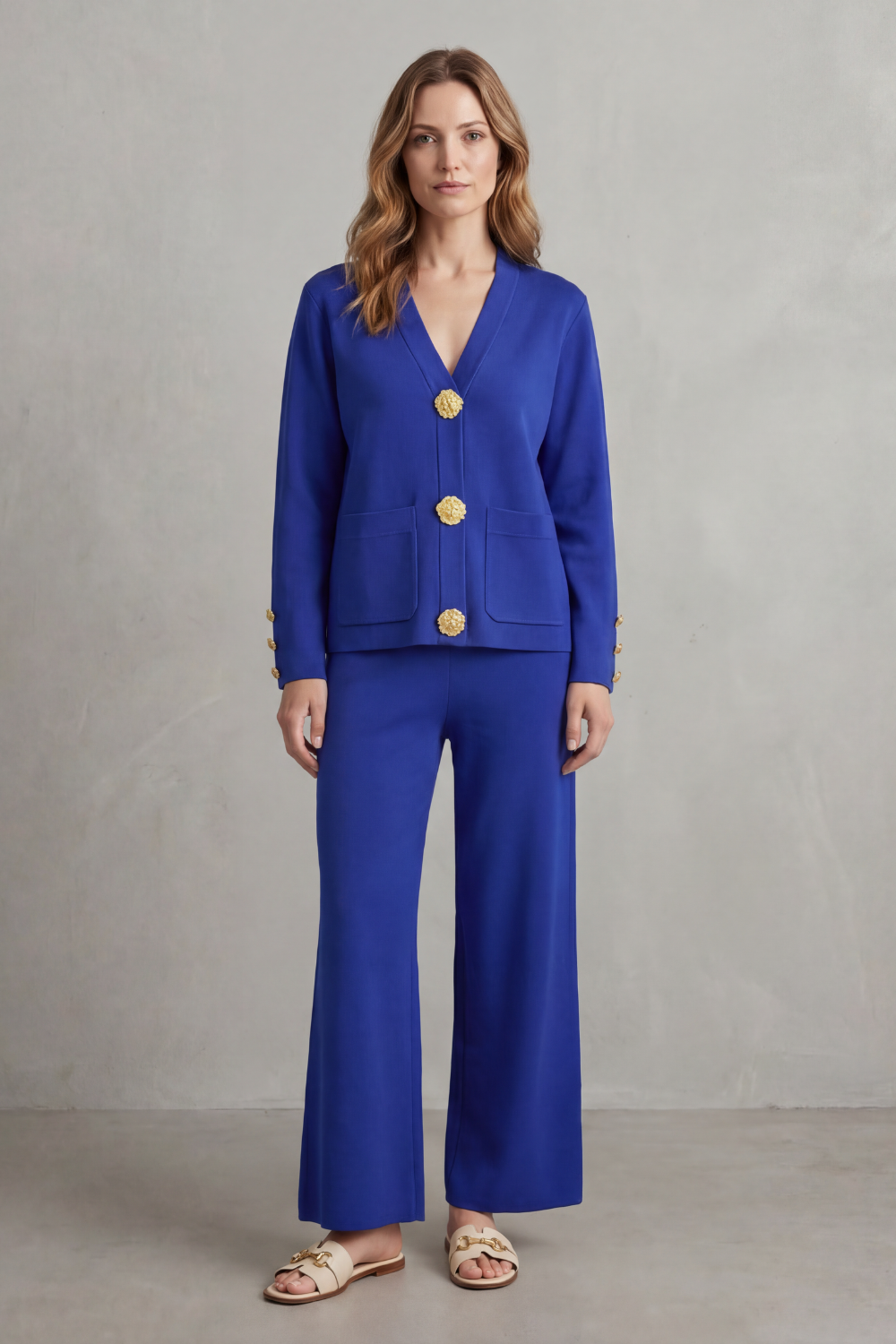 Livia – Detalhe de botões dourados – Conjunto loungewear abotoado