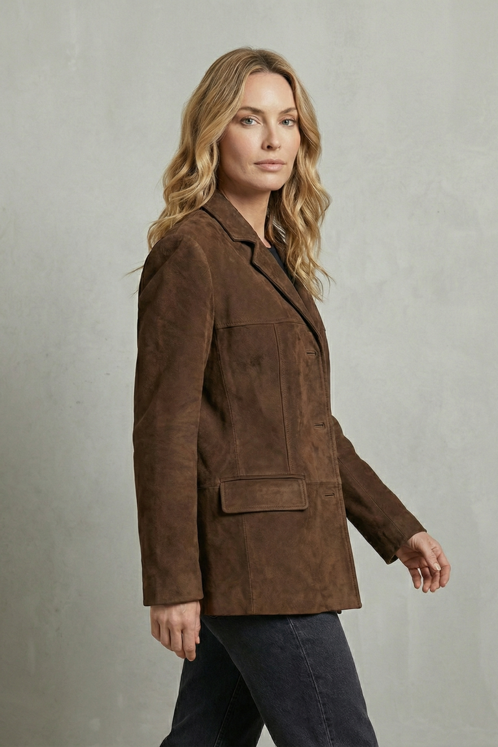 Lorenza – Ombros estruturados – Blazer de camurça