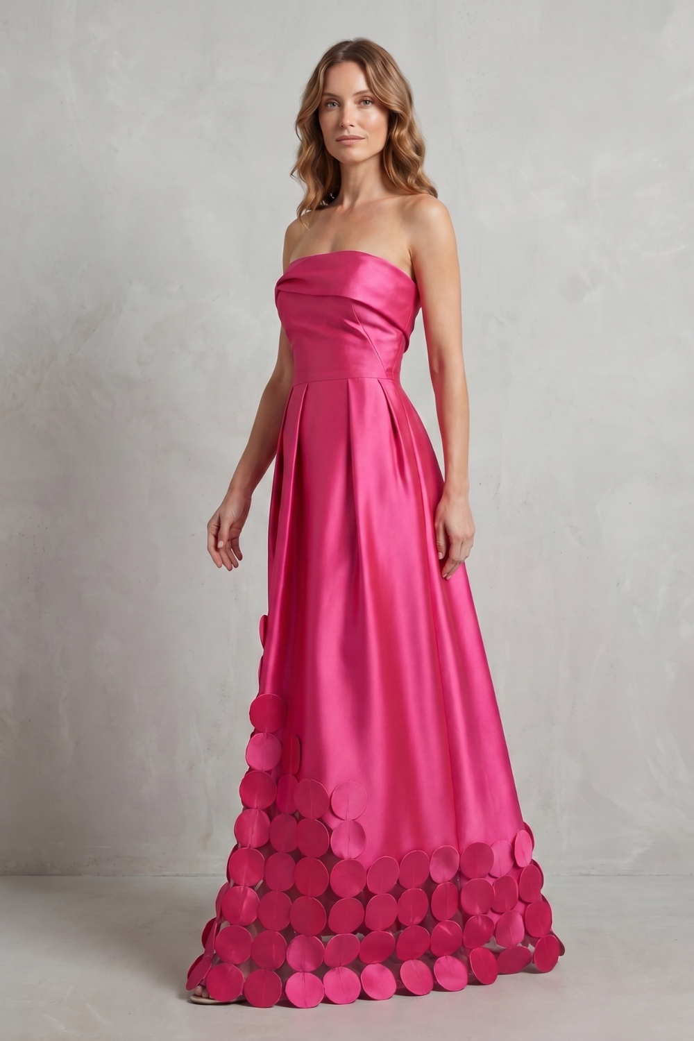 Luméa – Elegância de cetim com poás – Vestido longo