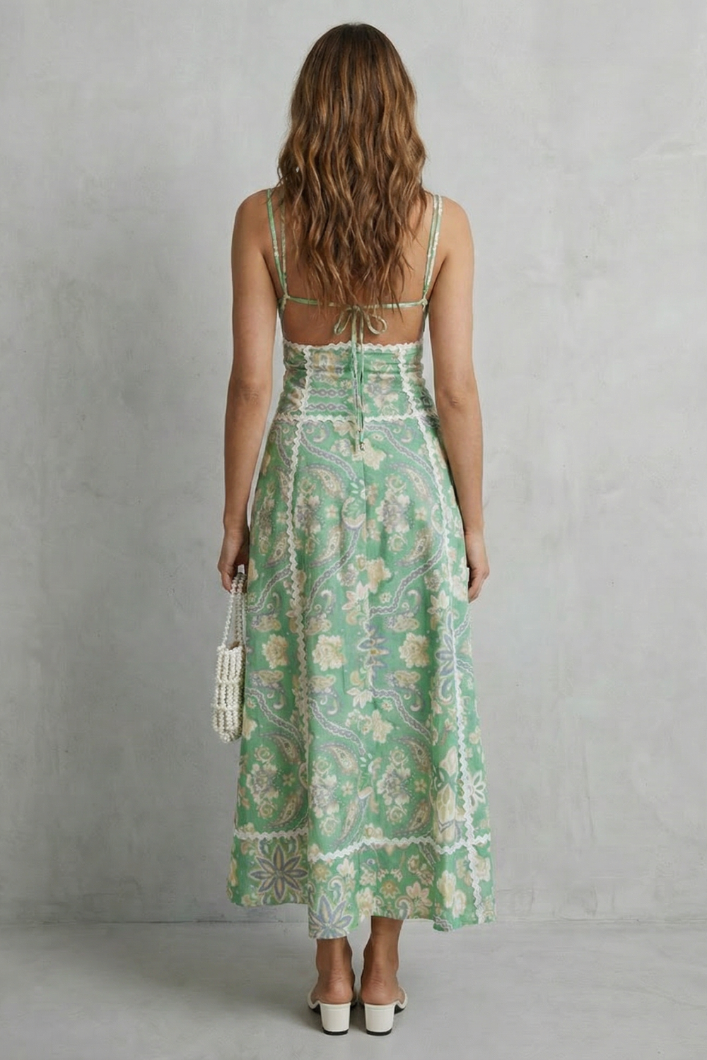 Luminara – Elegância artística com recortes – Vestido longo