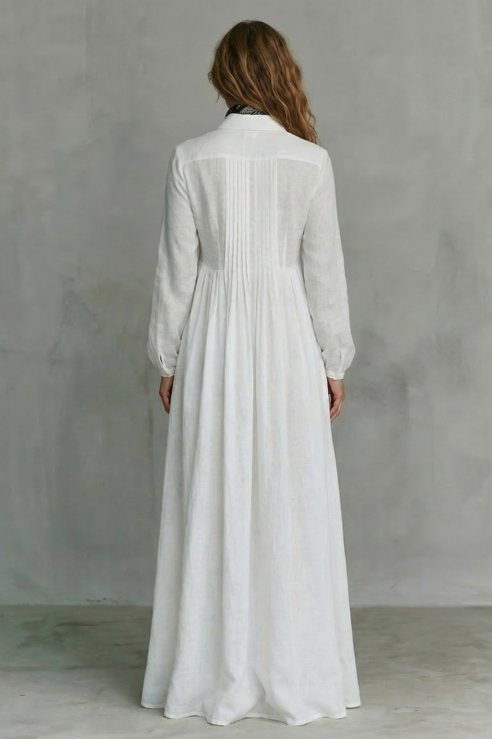 Lunarelle – Minimalismo atemporal – Vestido longo com gola Mao