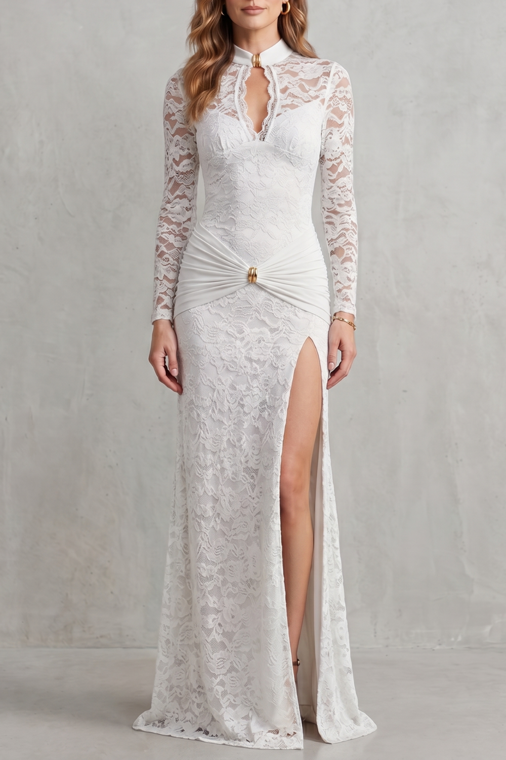 Lunéa – Vestido maxi com recortes em renda