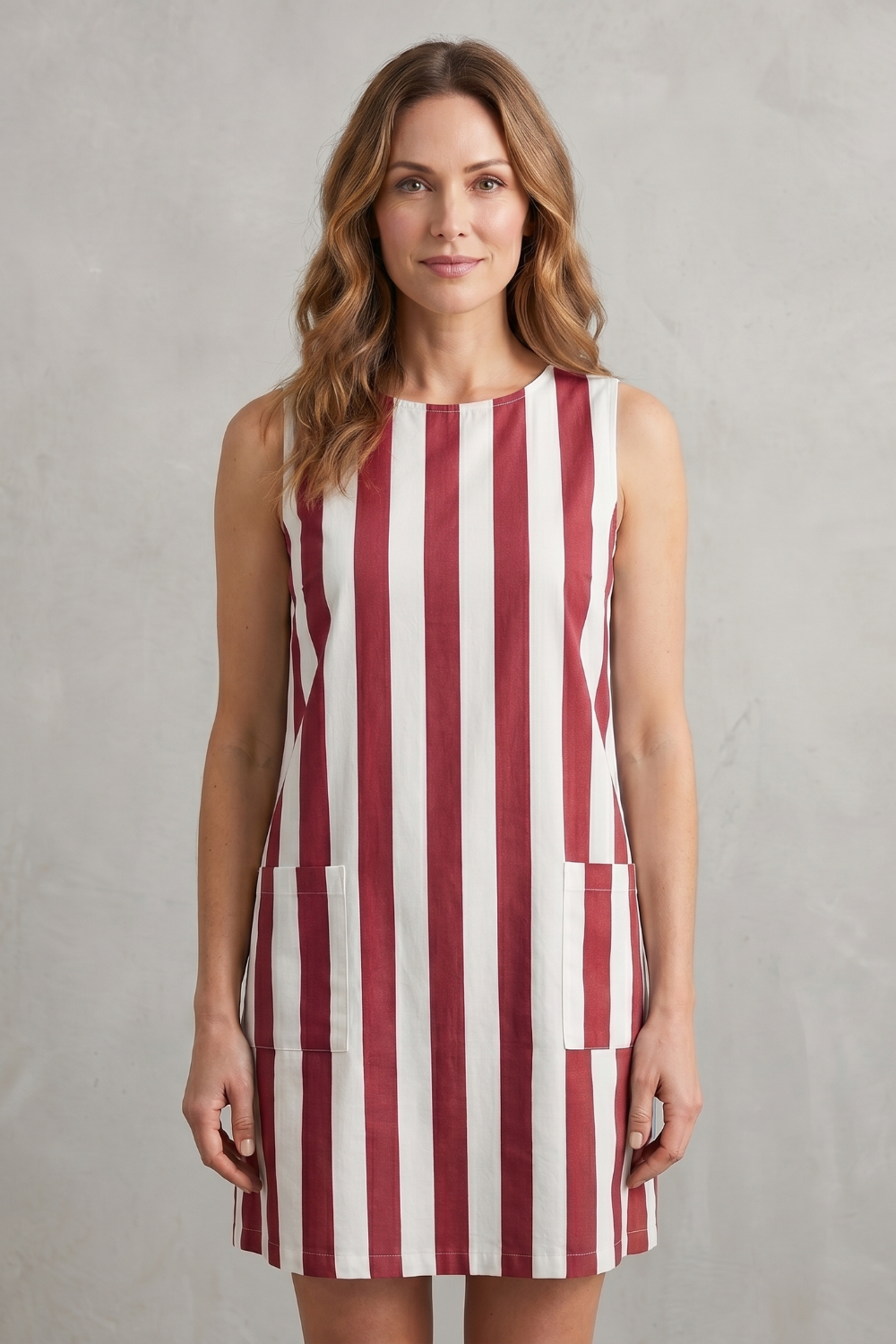 Marivelle – Charme listrado monocromático – Vestido curto