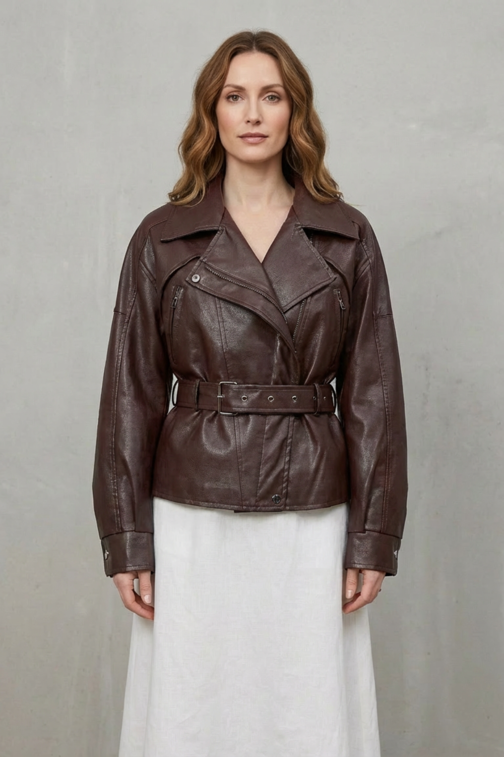 Mirella – Blazer Transpassado em Couro Sintético – Jaqueta Moderna e Estruturada