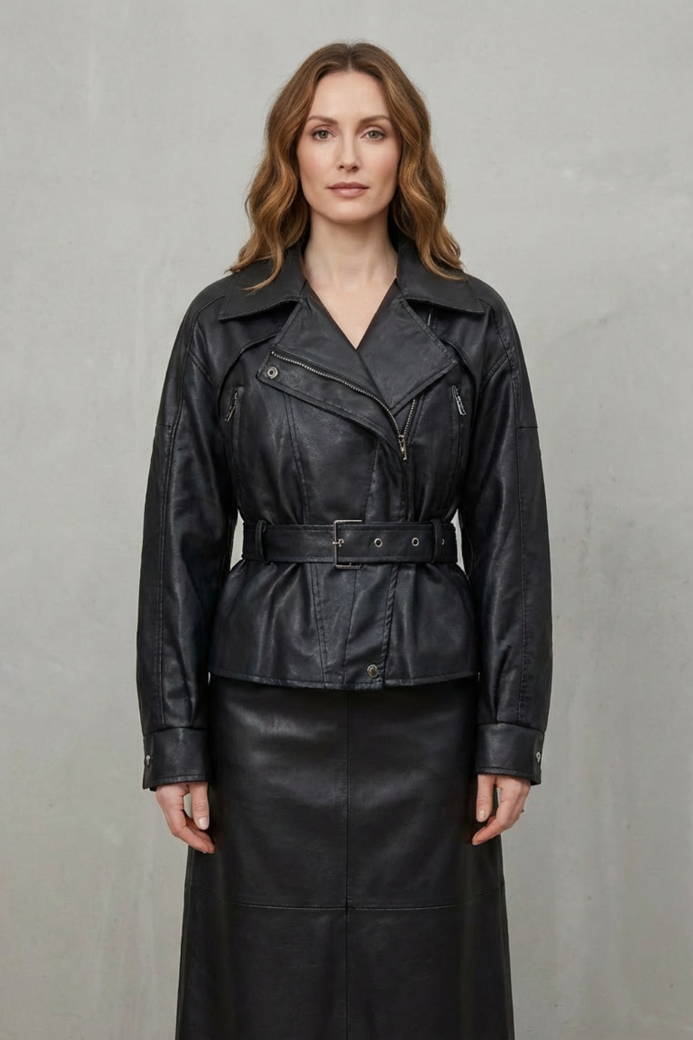 Mirella – Blazer Transpassado em Couro Sintético – Jaqueta Moderna e Estruturada