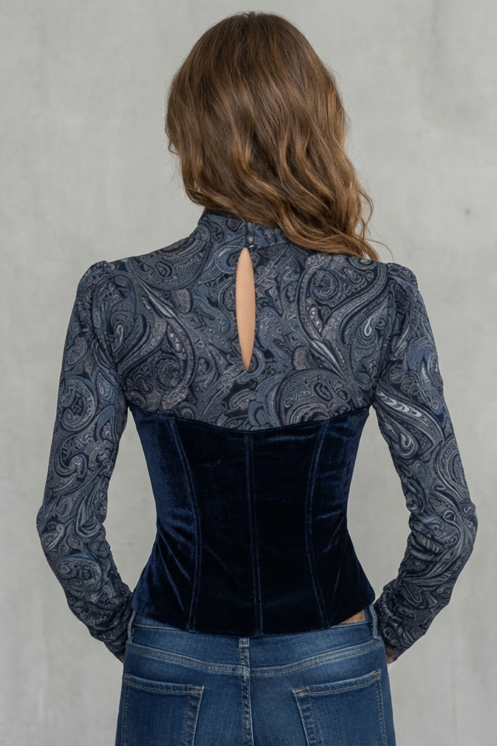 Mirevelle – Detalhe de renda barroca – Top de veludo paisley