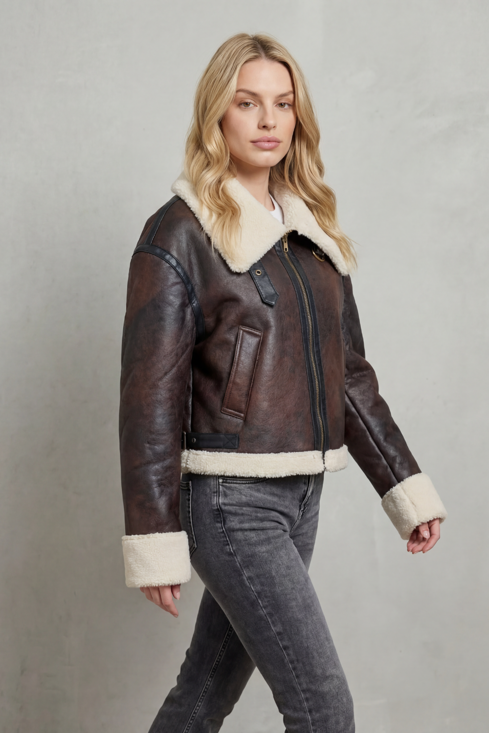 Mirevola – Acabamento em shearling – Jaqueta aviadora cropped