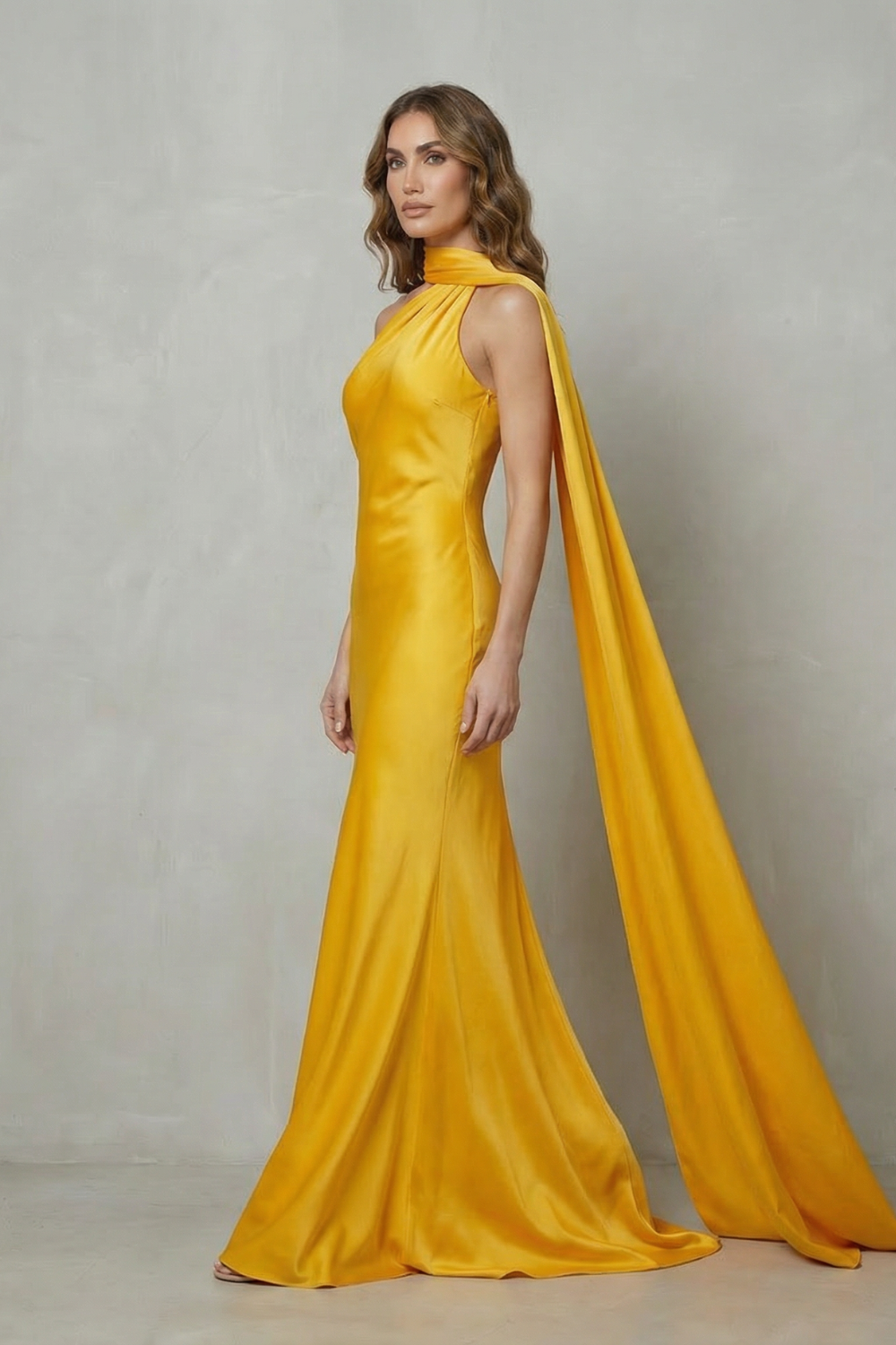 Orlianne – Decote drapeado em cascata – Vestido sereia em cetim