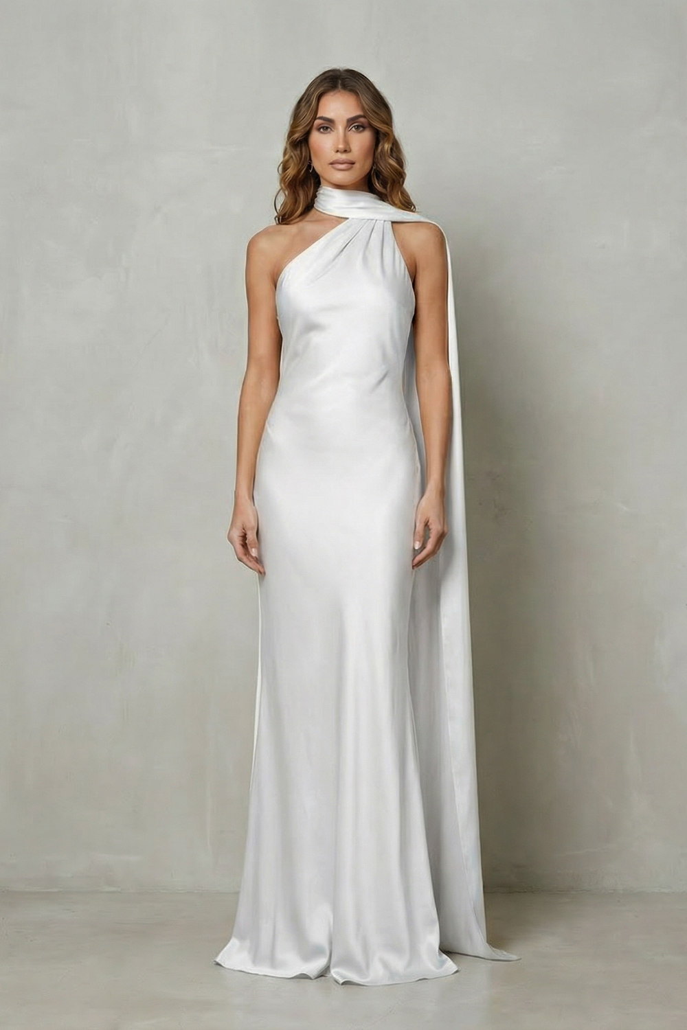 Orlianne – Decote drapeado em cascata – Vestido sereia em cetim