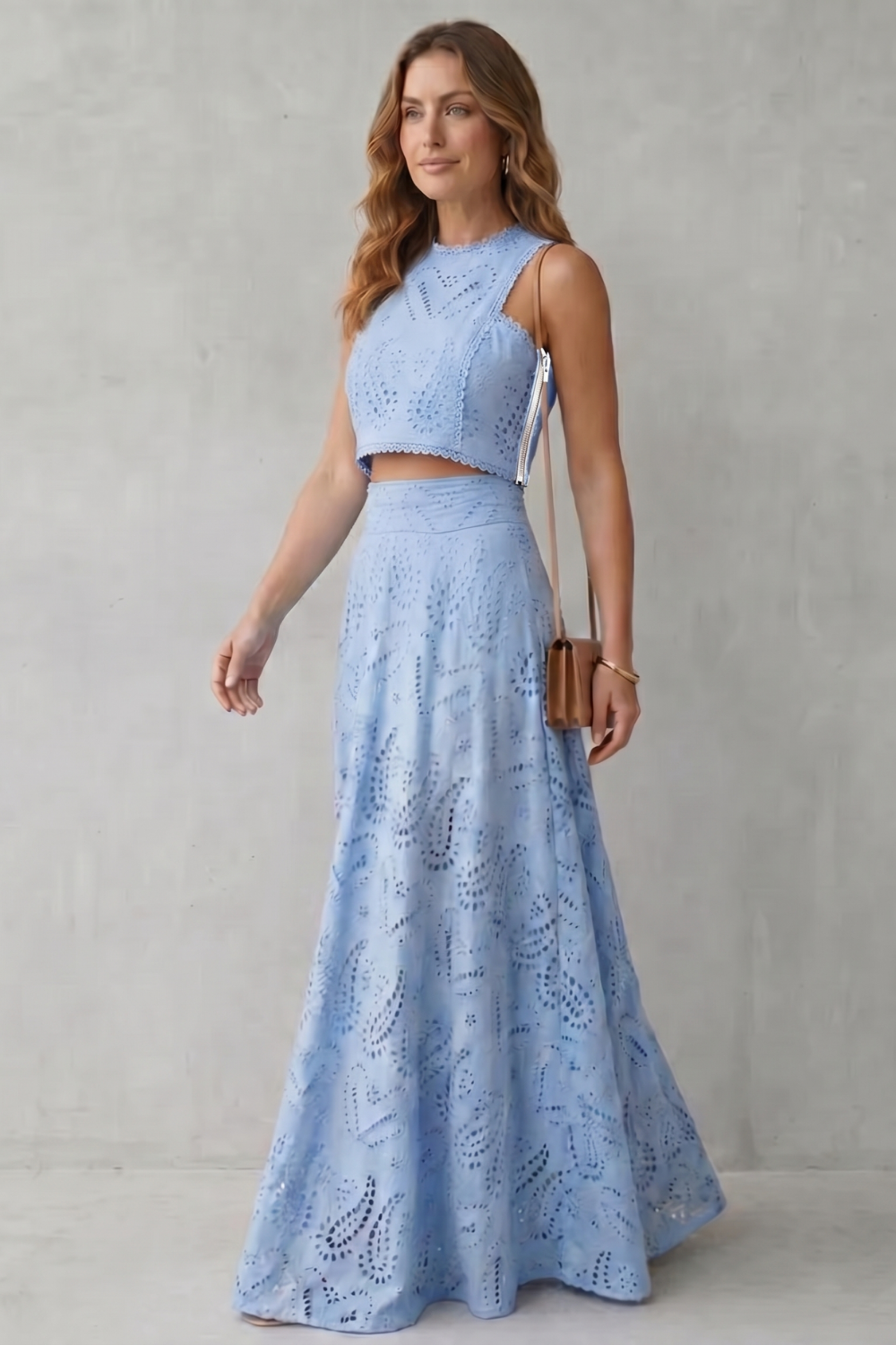 Parivelle – Elegância em renda bordada – Conjunto com saia