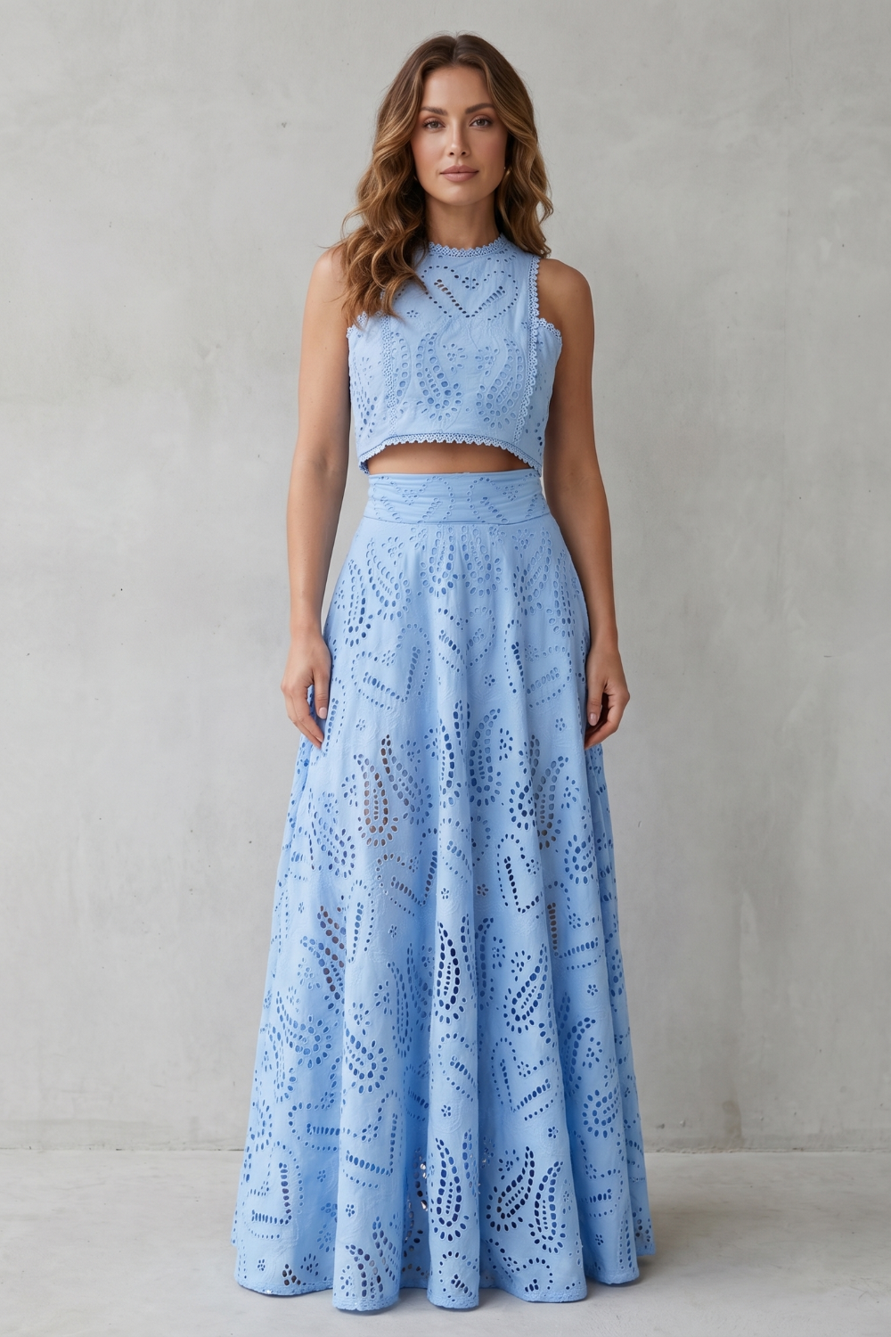 Parivelle – Elegância em renda bordada – Conjunto com saia