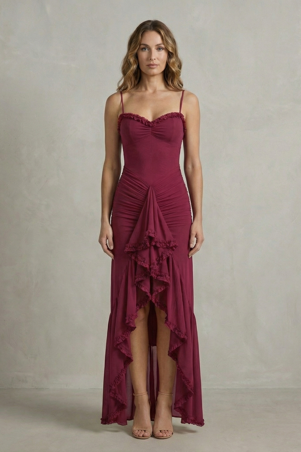 Phoebe – Charme feminino com babados – Vestido longo sleeveless assimétrico