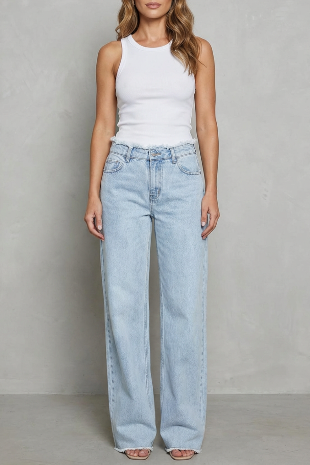 Rivazza – Detalhe de barra desfiada – Calça jeans pantalona cintura alta