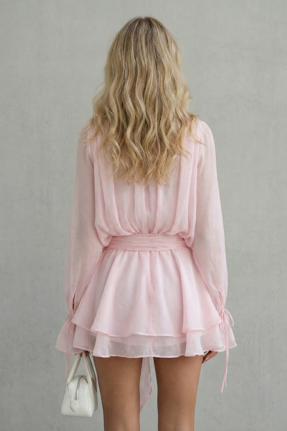 Rosaline – Elegância com detalhe de rosa – Vestido curto
