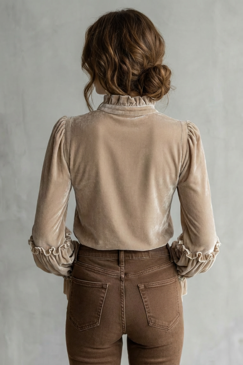 Roselune – Blusa de Veludo Bordado com Acabamento em Renda – Top Romântico com Estampa Floral