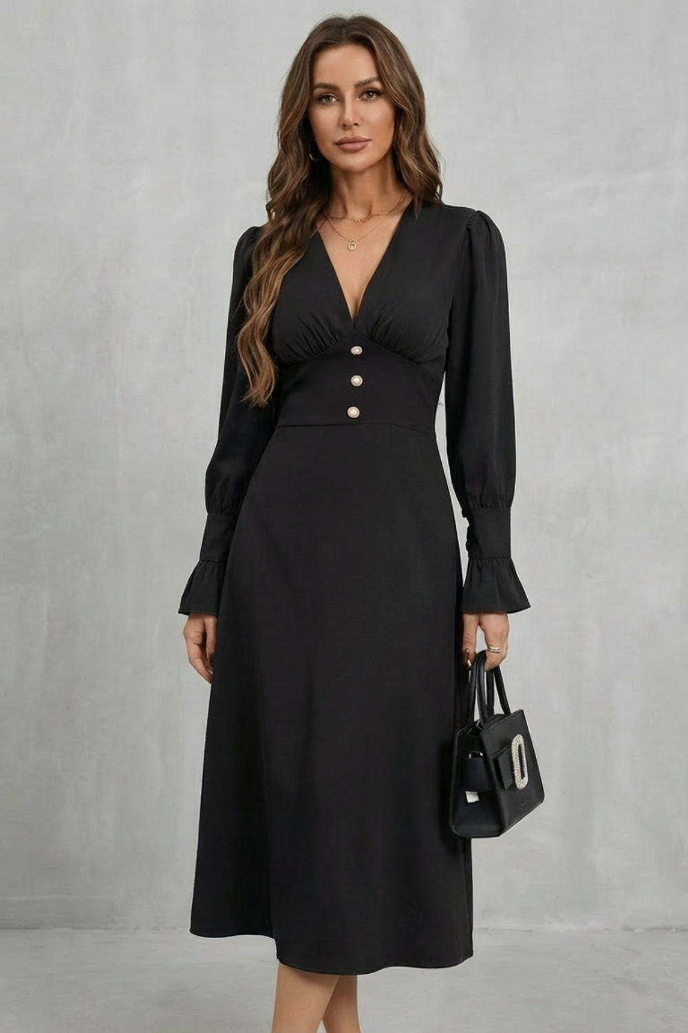 Serafina – Detalhe de botões perolados – Vestido midi chemise