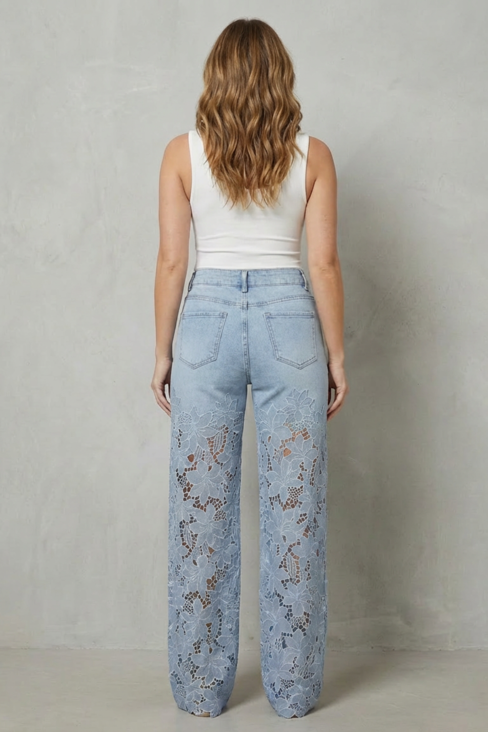 Solérine – Sobreposição de renda floral – Calça jeans pantalona