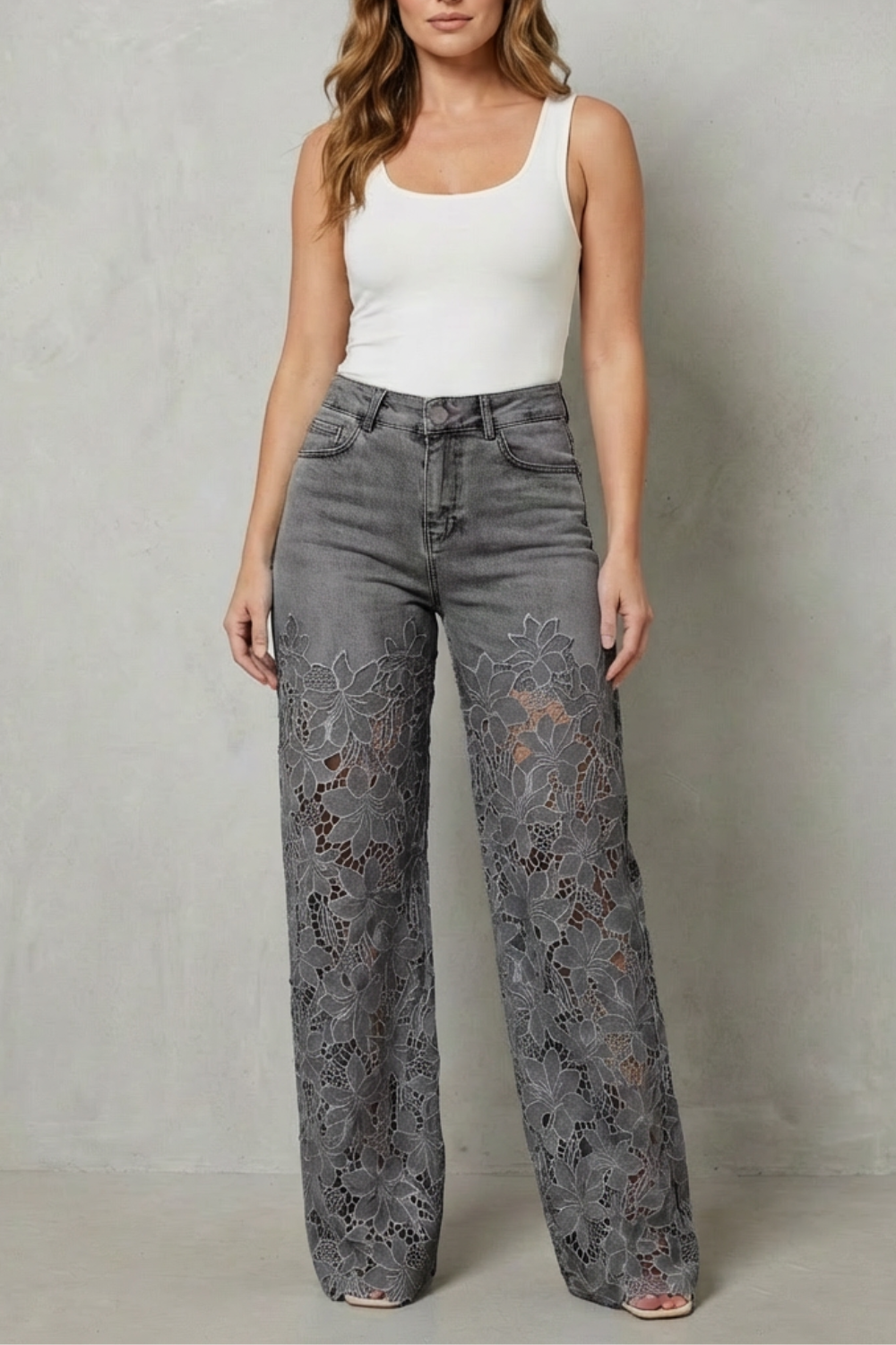 Solérine – Sobreposição de renda floral – Calça jeans pantalona