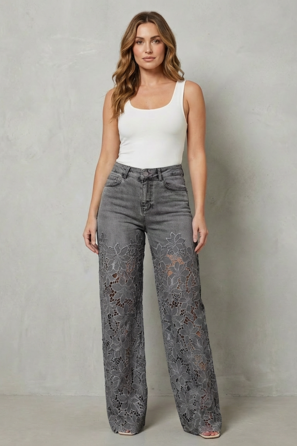 Solérine – Sobreposição de renda floral – Calça jeans pantalona
