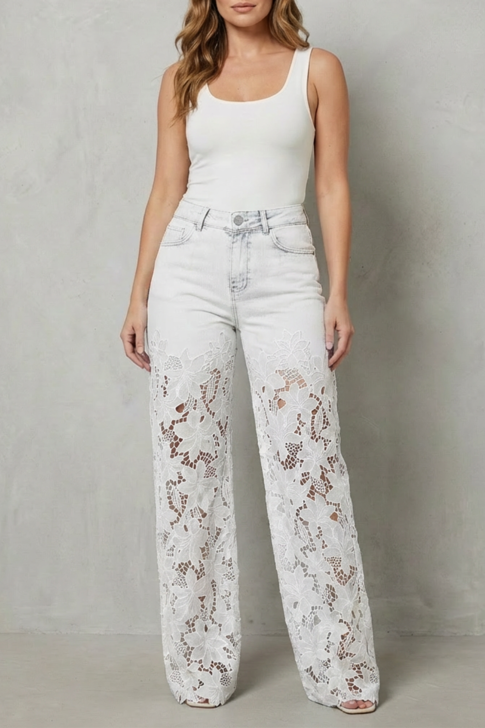 Solérine – Sobreposição de renda floral – Calça jeans pantalona