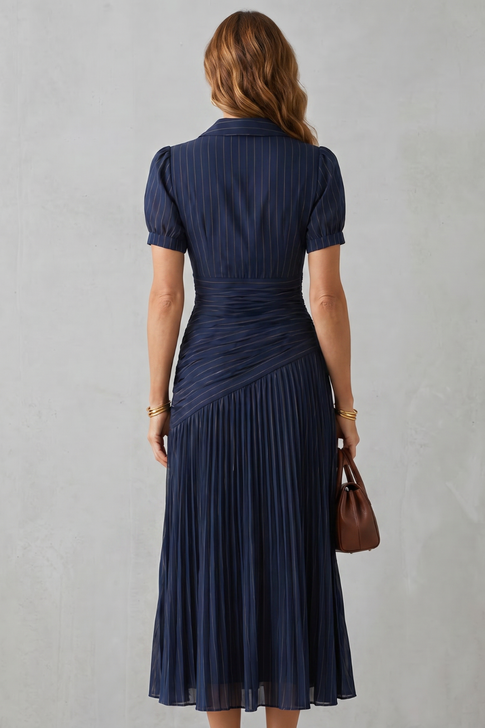 Theodelle – Refinamento na cintura plissada – Vestido midi