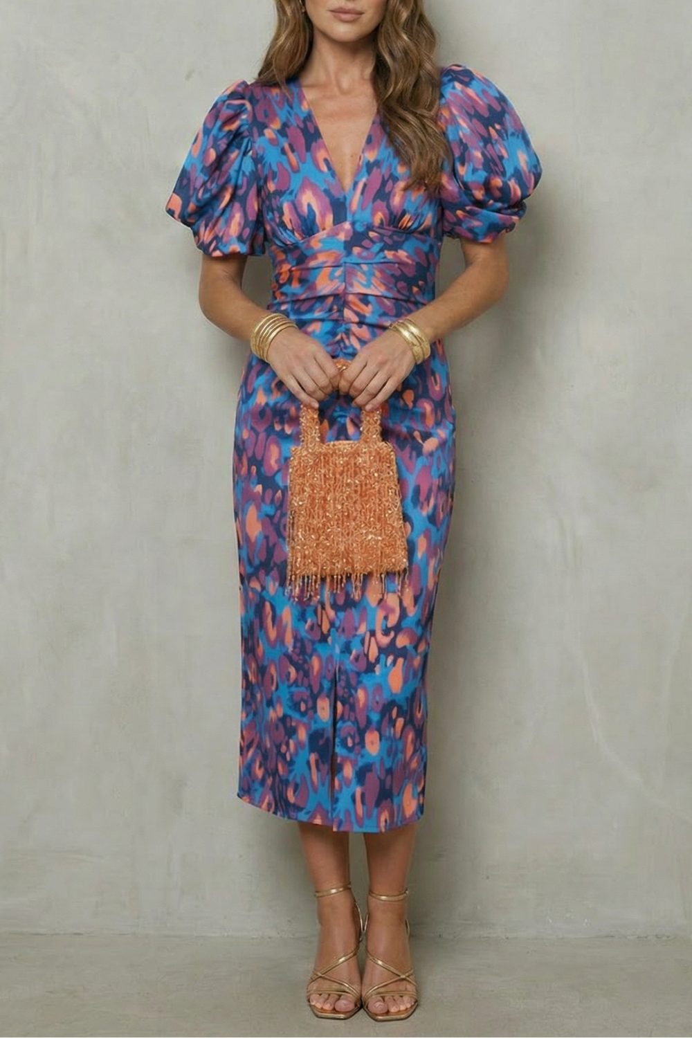 Valerissa – Estampa abstrata marcante – Vestido midi com manga bufante