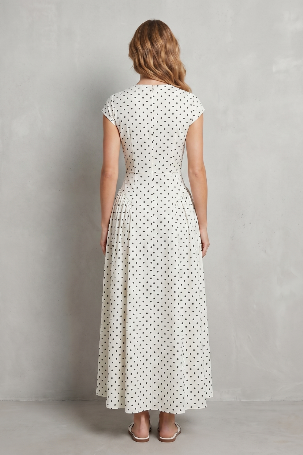 Veloura – Elegância vintage com poás – Vestido longo